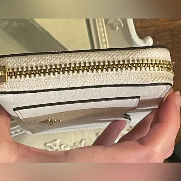 Coach Accordion White Refined Pebble Leather Zip Around Wallet - Picture 10 of 15